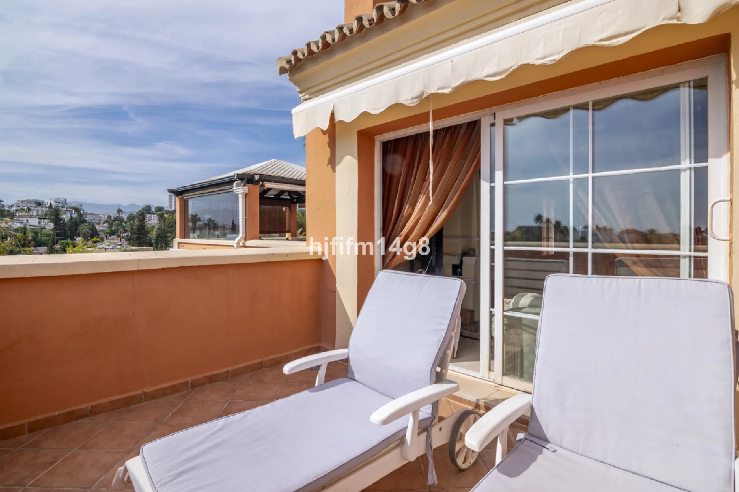 Andalucia Alta, built in 1995 is a gated community of 55 apartments and penthouses divided in six buildings. The pool area is in the middle of the blocks. Mature garden area has a playground for children. Each block offers underground parking and elevator
