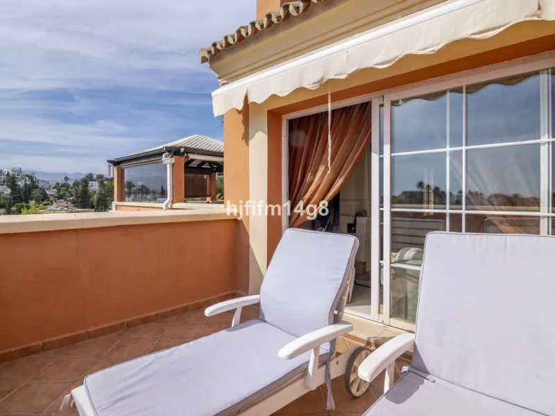 Andalucia Alta, built in 1995 is a gated community of 55 apartments and penthouses divided in six buildings. The pool area is in the middle of the blocks. Mature garden area has a playground for children. Each block offers underground parking and elevator