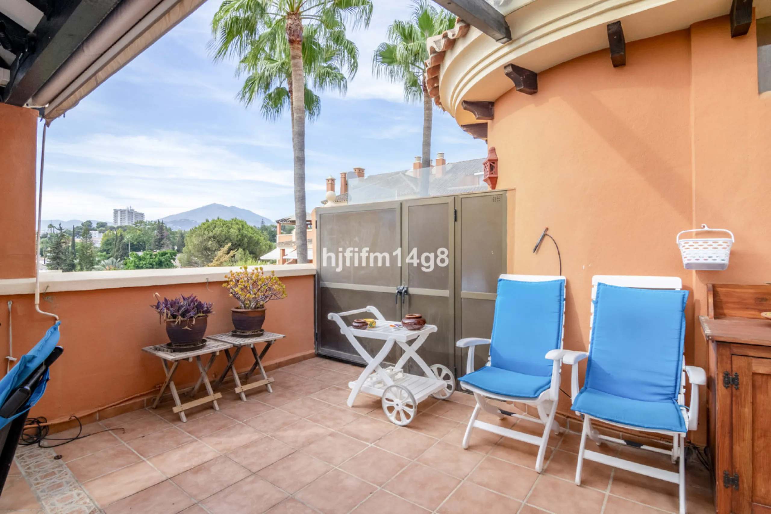 Andalucia Alta, built in 1995 is a gated community of 55 apartments and penthouses divided in six buildings. The pool area is in the middle of the blocks. Mature garden area has a playground for children. Each block offers underground parking and elevator