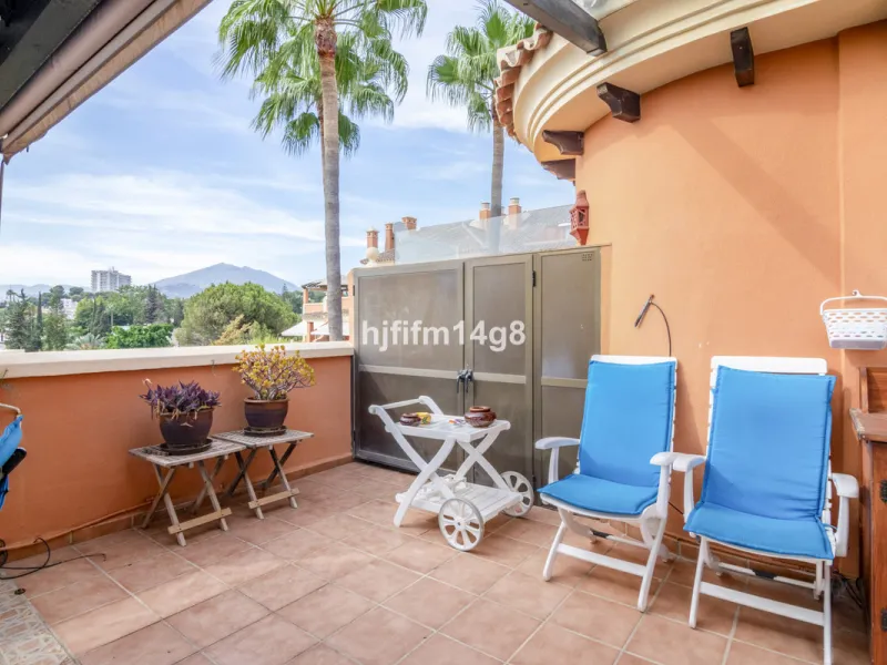 Andalucia Alta, built in 1995 is a gated community of 55 apartments and penthouses divided in six buildings. The pool area is in the middle of the blocks. Mature garden area has a playground for children. Each block offers underground parking and elevator