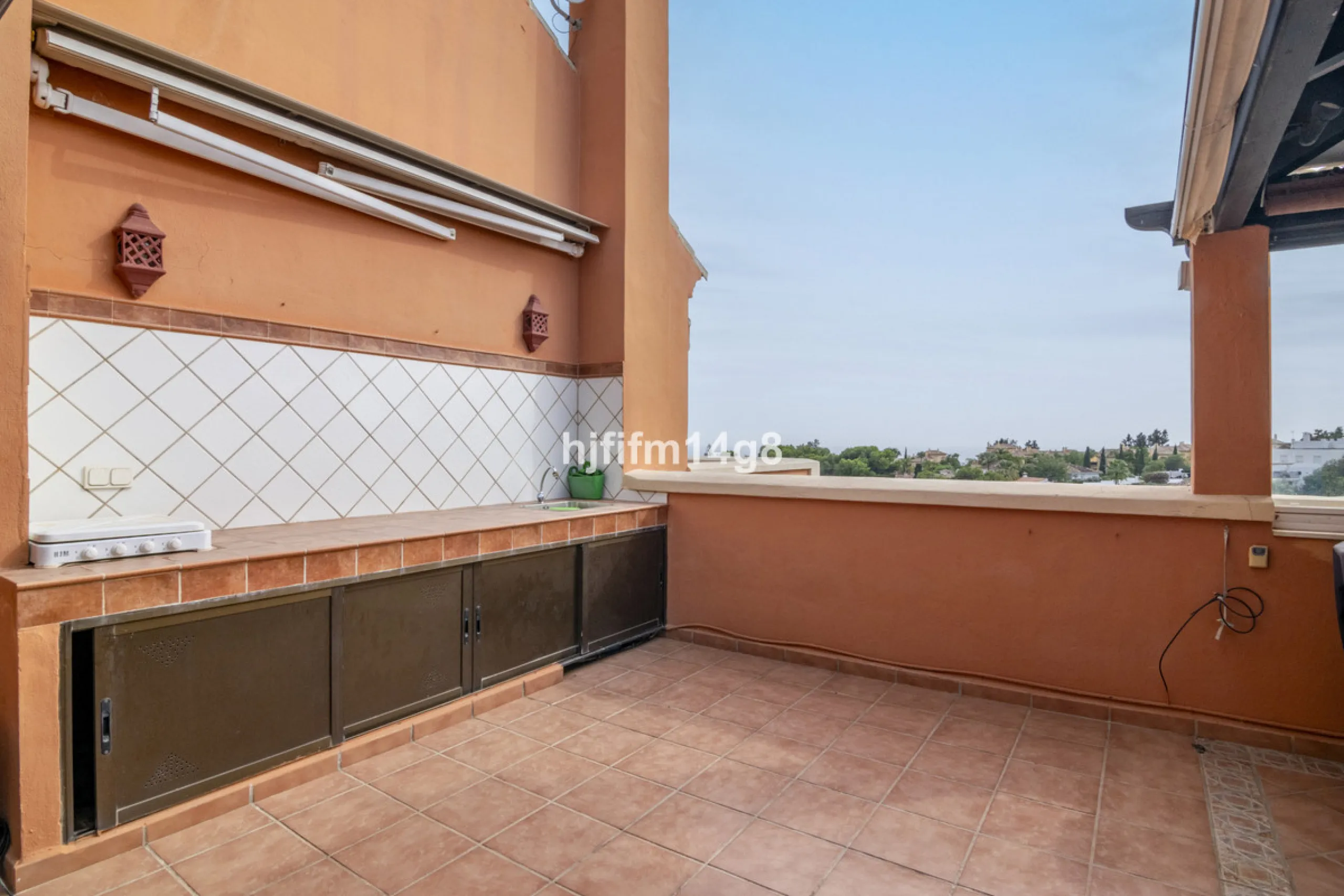 Andalucia Alta, built in 1995 is a gated community of 55 apartments and penthouses divided in six buildings. The pool area is in the middle of the blocks. Mature garden area has a playground for children. Each block offers underground parking and elevator