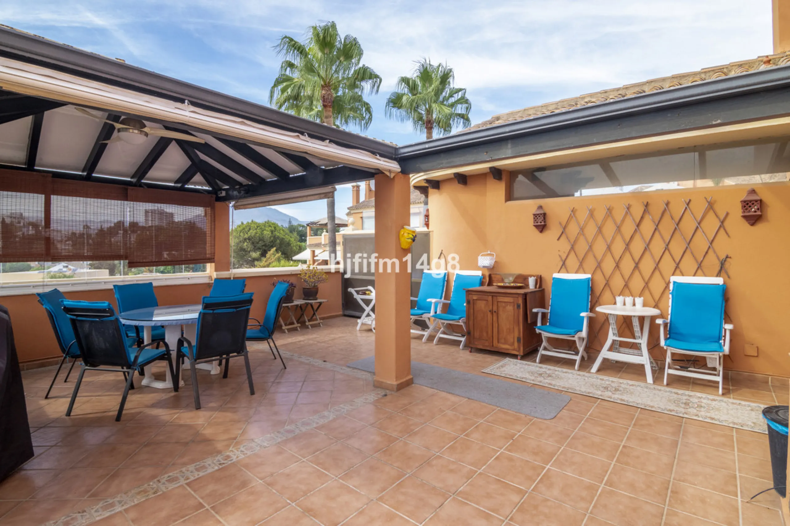 Andalucia Alta, built in 1995 is a gated community of 55 apartments and penthouses divided in six buildings. The pool area is in the middle of the blocks. Mature garden area has a playground for children. Each block offers underground parking and elevator