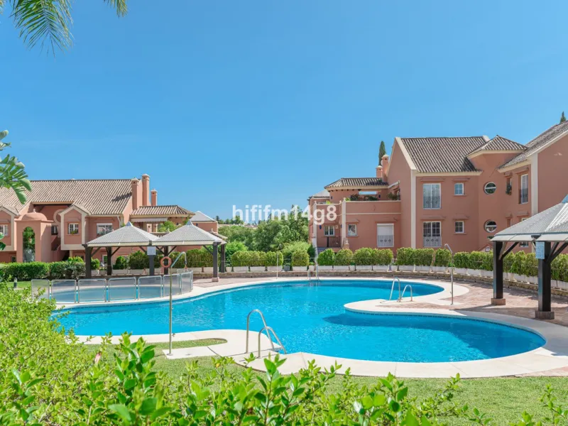 Andalucia Alta, built in 1995 is a gated community of 55 apartments and penthouses divided in six buildings. The pool area is in the middle of the blocks. Mature garden area has a playground for children. Each block offers underground parking and elevator