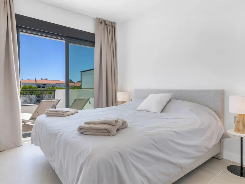 Just completed 3 bedroom new build penthouse.