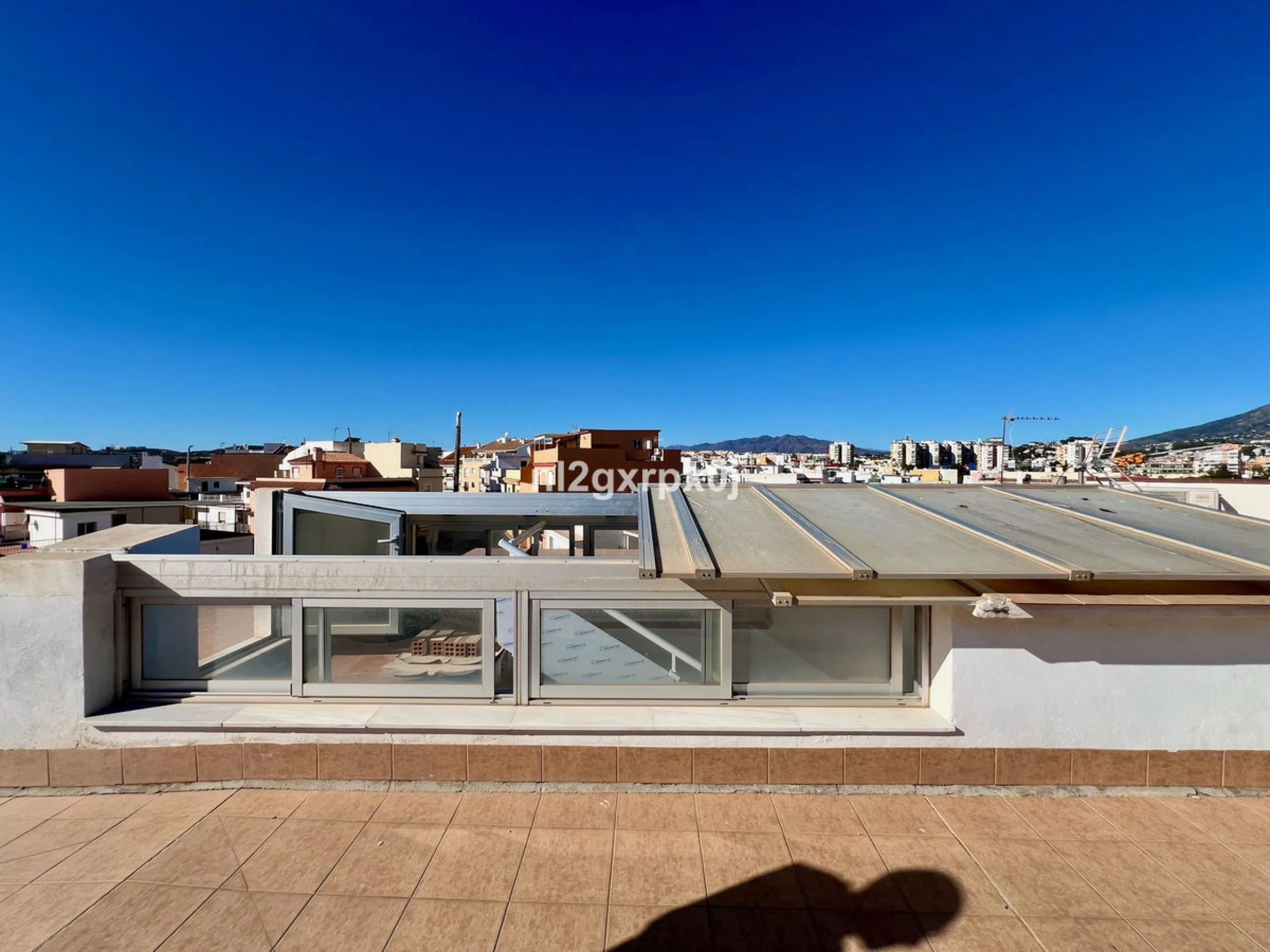 Building composed of ground floor, first, second and third floors above and roof, distributed as follows: