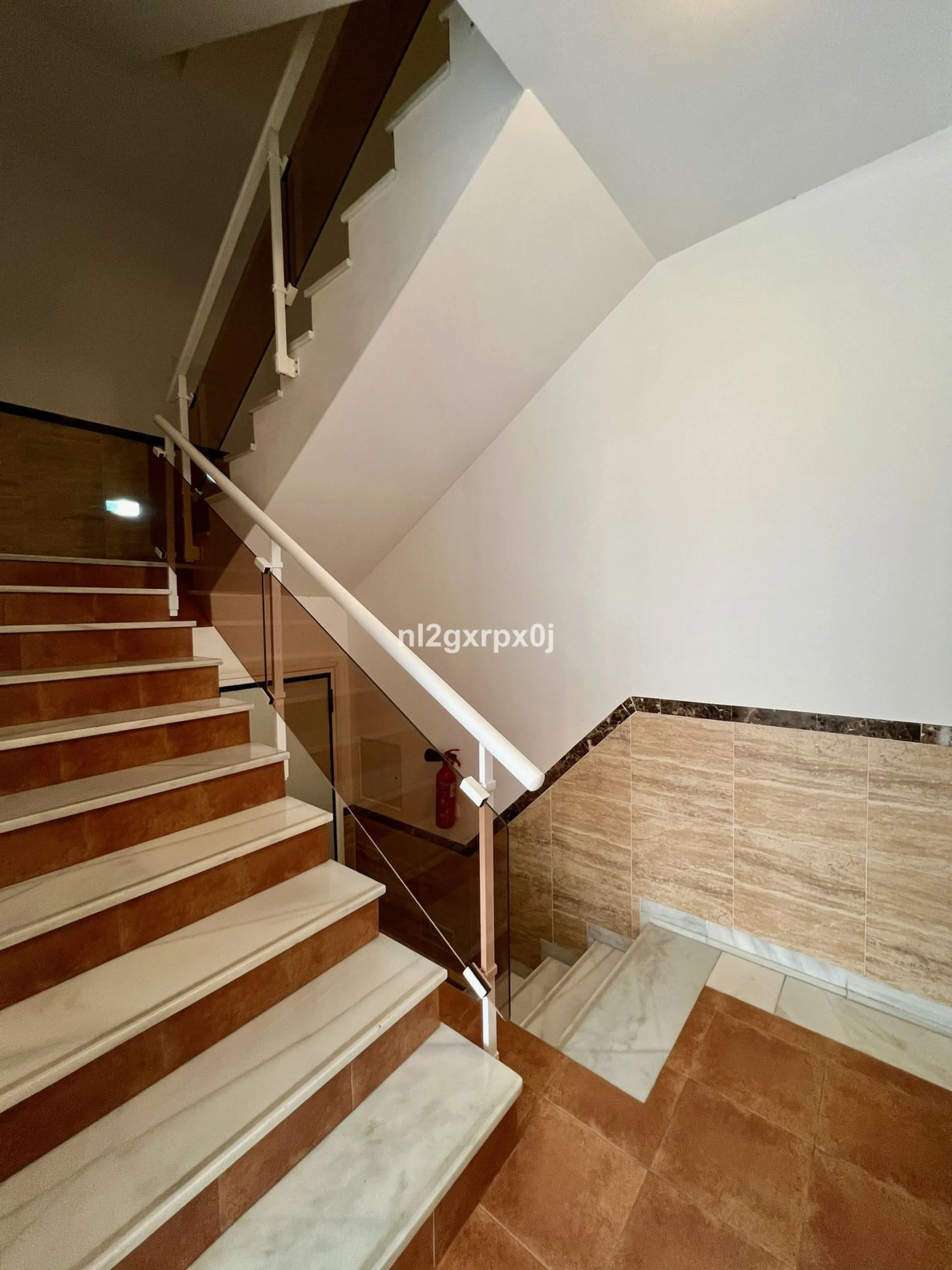 Building composed of ground floor, first, second and third floors above and roof, distributed as follows: