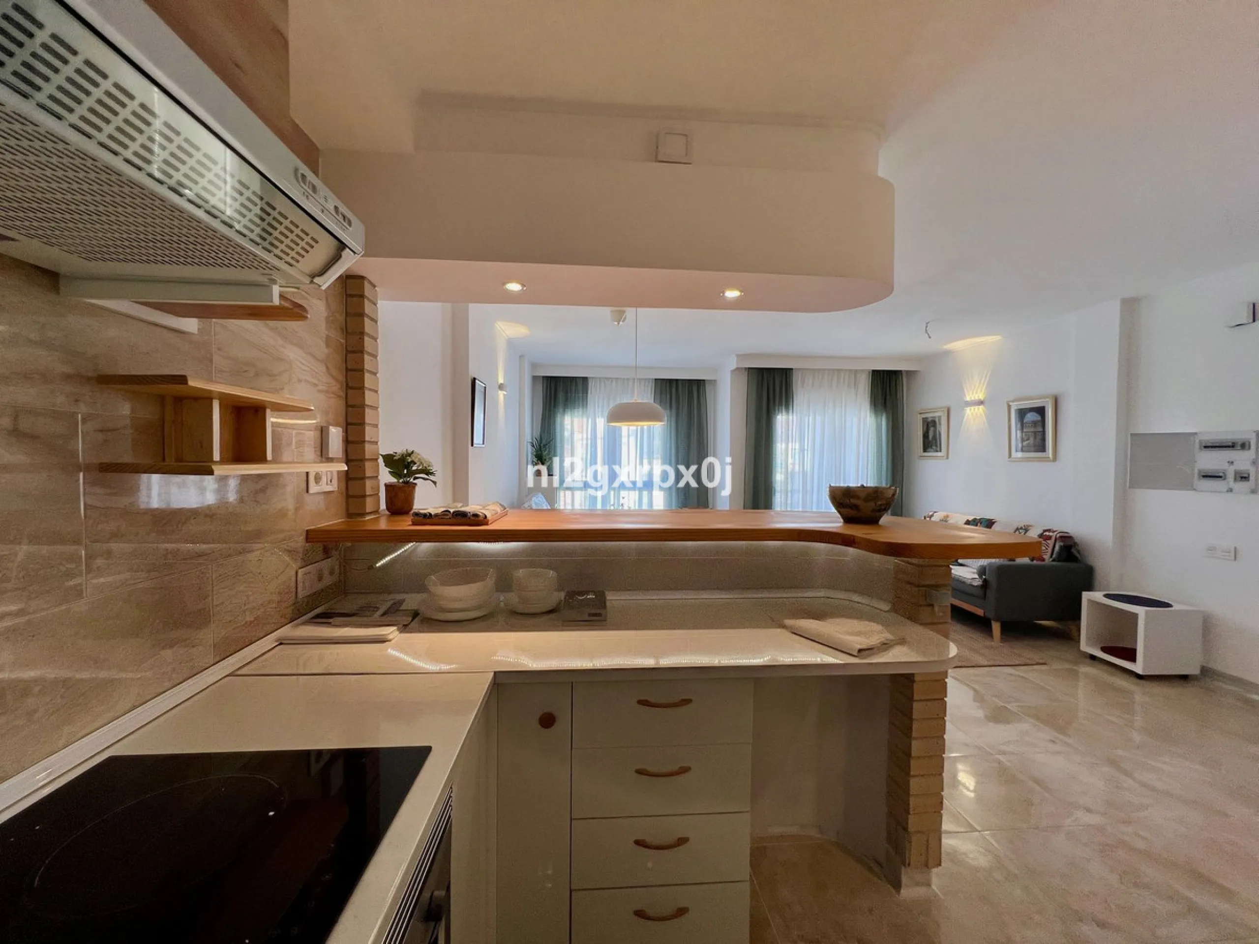 Building composed of ground floor, first, second and third floors above and roof, distributed as follows:
