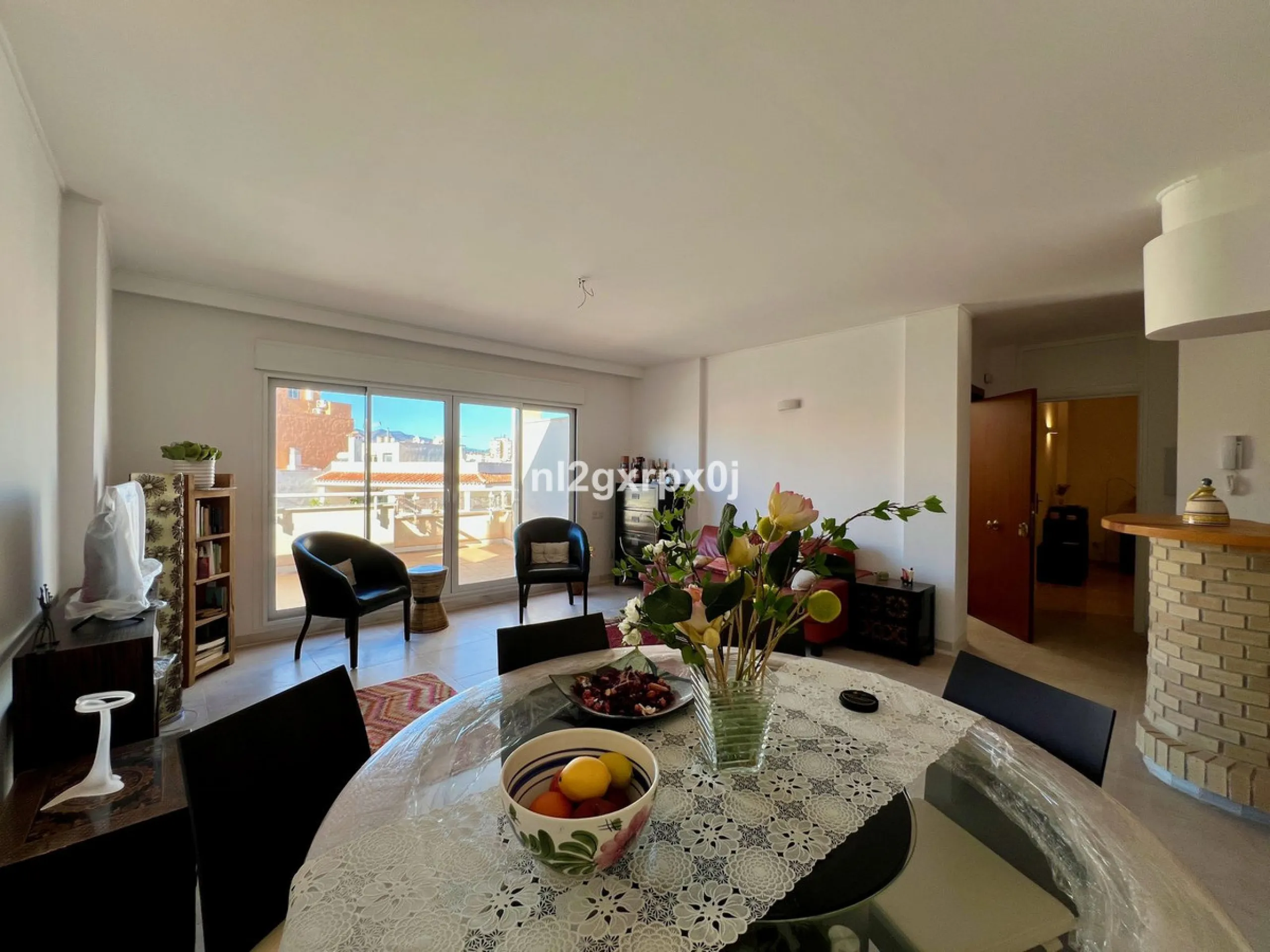 Building composed of ground floor, first, second and third floors above and roof, distributed as follows: