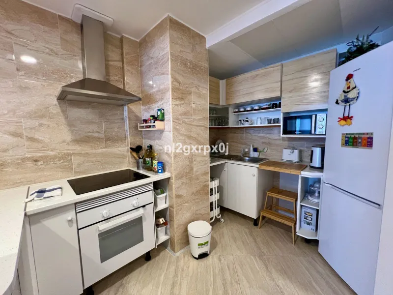 Building composed of ground floor, first, second and third floors above and roof, distributed as follows: