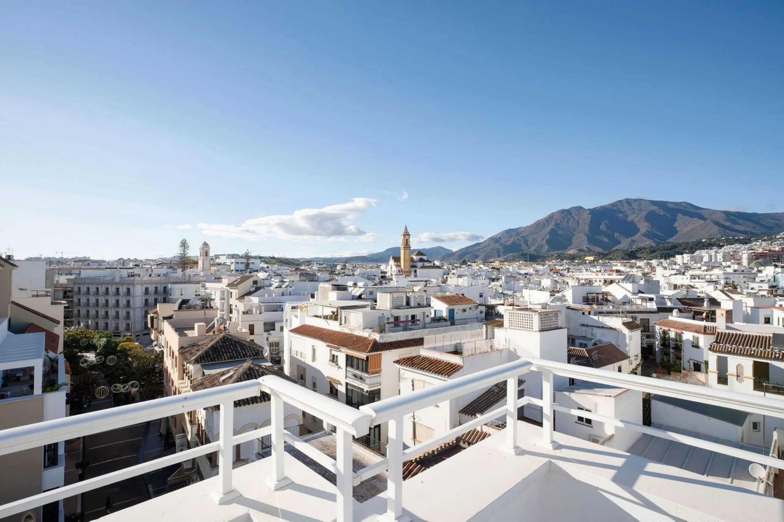 A very special penthouse situated 2nd line to the beach right in the centre of Estepona. The penthouse and terraces occupy the whole of the 6th floor on this building making it one of a kind and very private. The good size living and dining room have acce