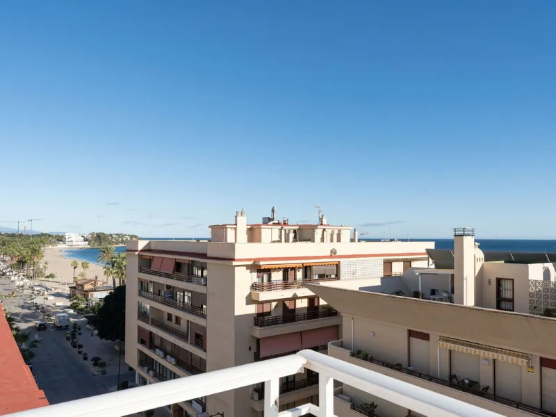 A very special penthouse situated 2nd line to the beach right in the centre of Estepona. The penthouse and terraces occupy the whole of the 6th floor on this building making it one of a kind and very private. The good size living and dining room have acce