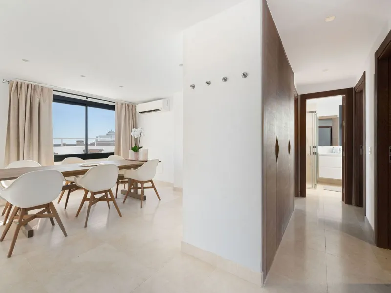 A very special penthouse situated 2nd line to the beach right in the centre of Estepona. The penthouse and terraces occupy the whole of the 6th floor on this building making it one of a kind and very private. The good size living and dining room have acce
