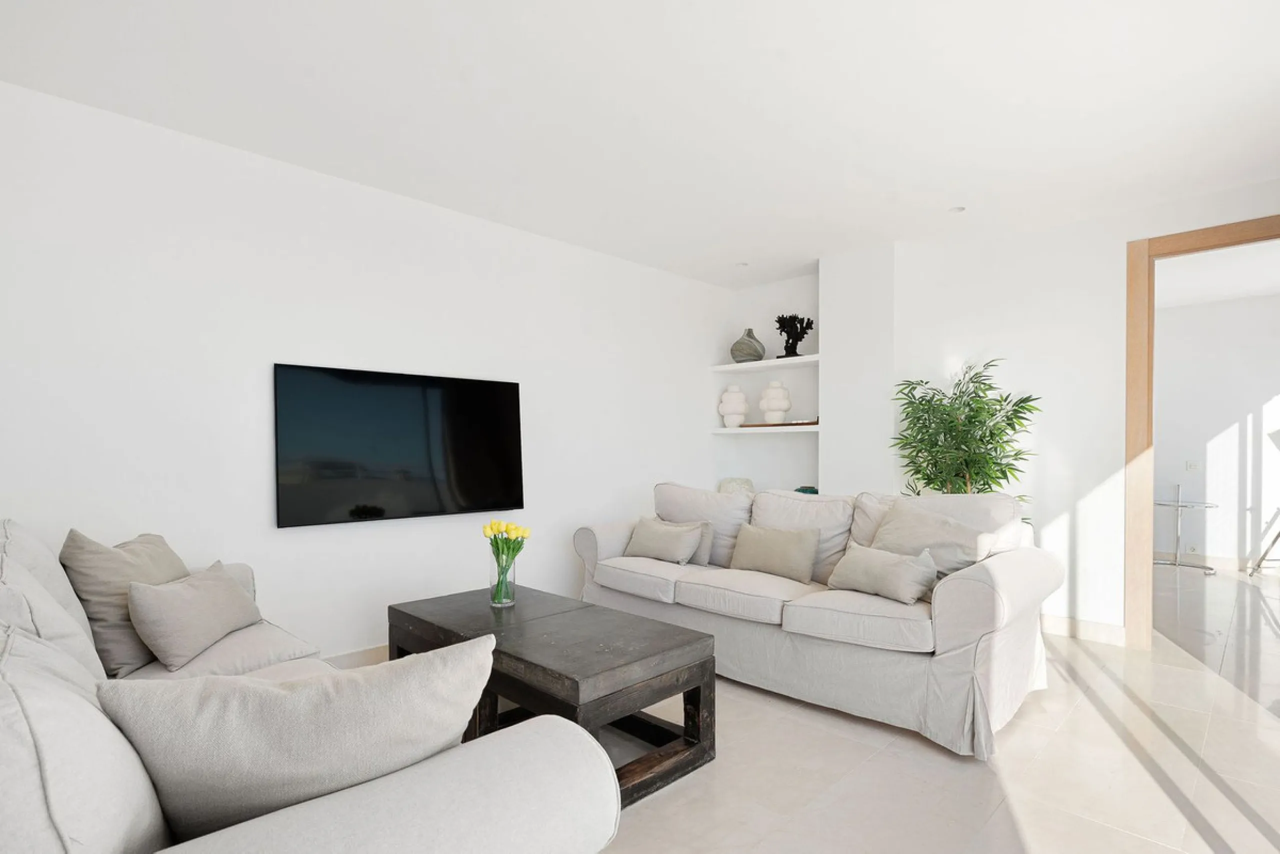 A very special penthouse situated 2nd line to the beach right in the centre of Estepona. The penthouse and terraces occupy the whole of the 6th floor on this building making it one of a kind and very private. The good size living and dining room have acce