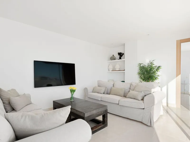 A very special penthouse situated 2nd line to the beach right in the centre of Estepona. The penthouse and terraces occupy the whole of the 6th floor on this building making it one of a kind and very private. The good size living and dining room have acce