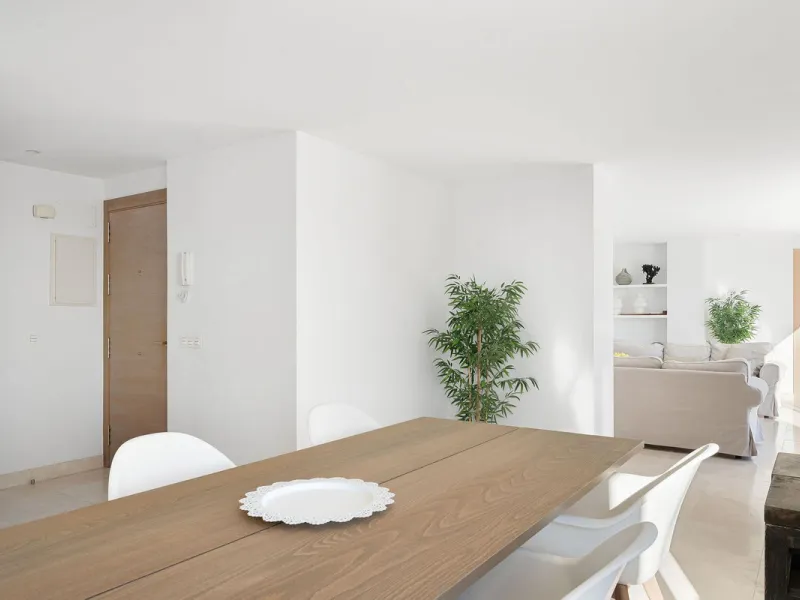 A very special penthouse situated 2nd line to the beach right in the centre of Estepona. The penthouse and terraces occupy the whole of the 6th floor on this building making it one of a kind and very private. The good size living and dining room have acce