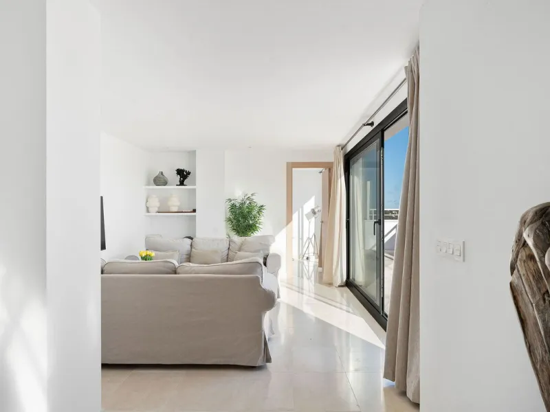 A very special penthouse situated 2nd line to the beach right in the centre of Estepona. The penthouse and terraces occupy the whole of the 6th floor on this building making it one of a kind and very private. The good size living and dining room have acce