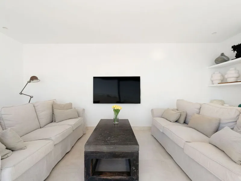 A very special penthouse situated 2nd line to the beach right in the centre of Estepona. The penthouse and terraces occupy the whole of the 6th floor on this building making it one of a kind and very private. The good size living and dining room have acce