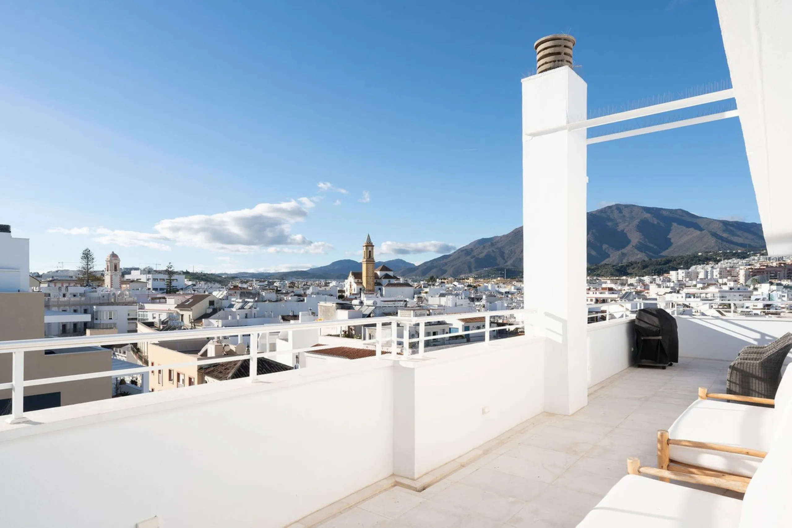 A very special penthouse situated 2nd line to the beach right in the centre of Estepona. The penthouse and terraces occupy the whole of the 6th floor on this building making it one of a kind and very private. The good size living and dining room have acce