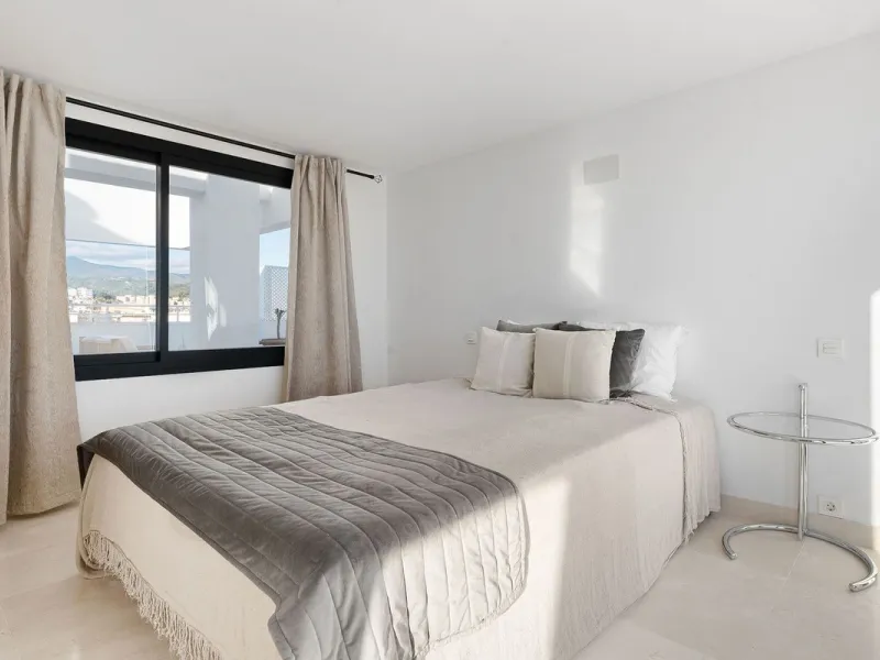 A very special penthouse situated 2nd line to the beach right in the centre of Estepona. The penthouse and terraces occupy the whole of the 6th floor on this building making it one of a kind and very private. The good size living and dining room have acce