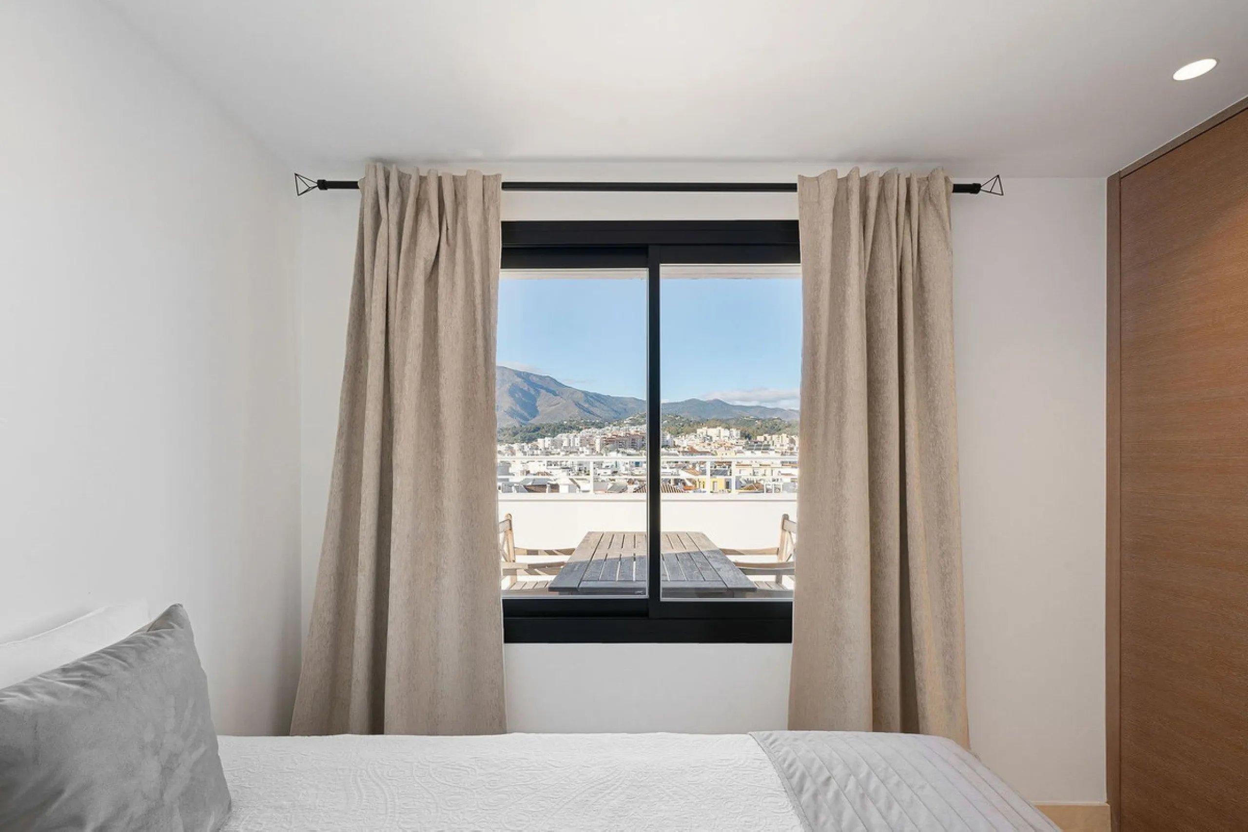 A very special penthouse situated 2nd line to the beach right in the centre of Estepona. The penthouse and terraces occupy the whole of the 6th floor on this building making it one of a kind and very private. The good size living and dining room have acce