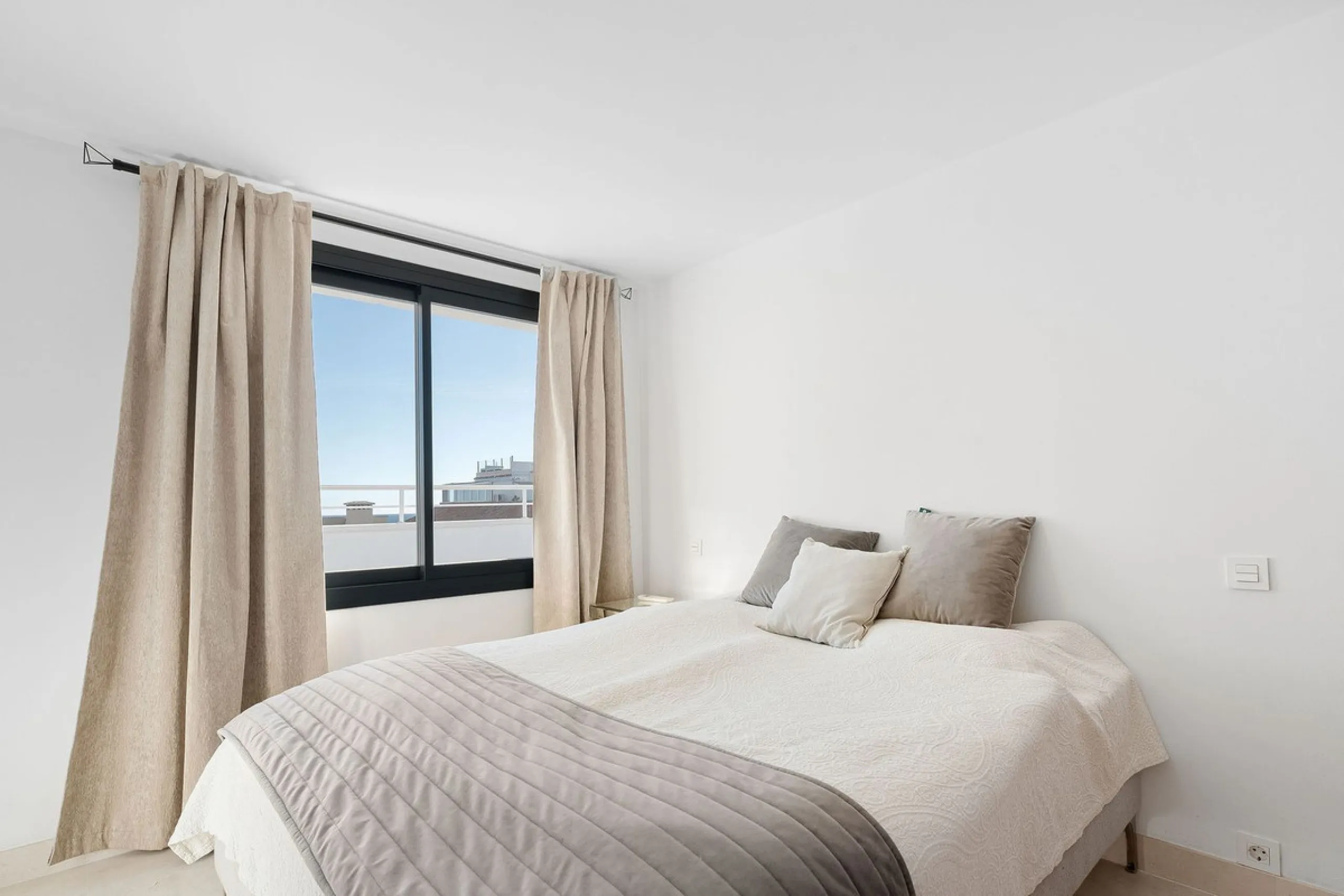 A very special penthouse situated 2nd line to the beach right in the centre of Estepona. The penthouse and terraces occupy the whole of the 6th floor on this building making it one of a kind and very private. The good size living and dining room have acce