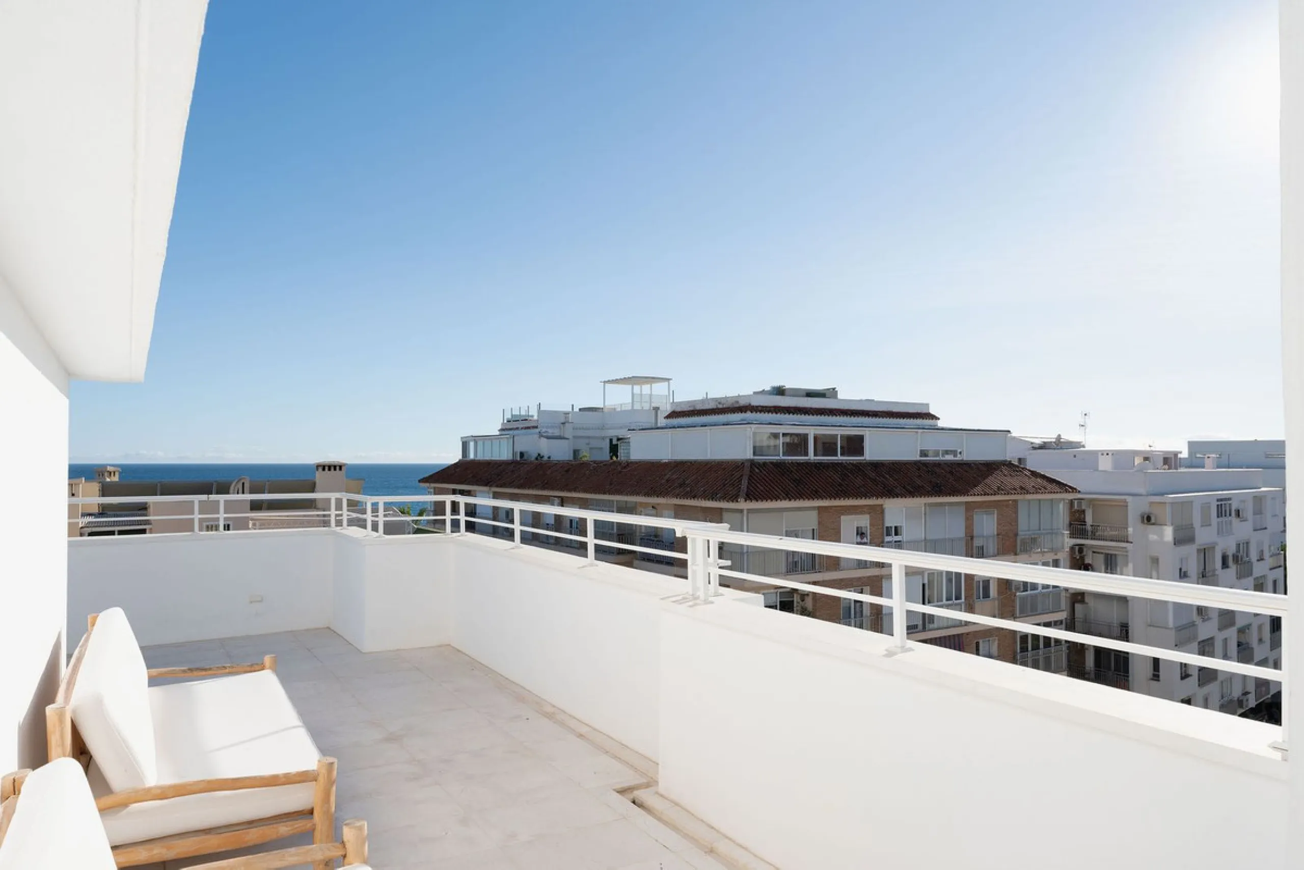A very special penthouse situated 2nd line to the beach right in the centre of Estepona. The penthouse and terraces occupy the whole of the 6th floor on this building making it one of a kind and very private. The good size living and dining room have acce
