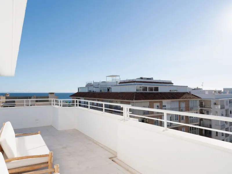 A very special penthouse situated 2nd line to the beach right in the centre of Estepona. The penthouse and terraces occupy the whole of the 6th floor on this building making it one of a kind and very private. The good size living and dining room have acce