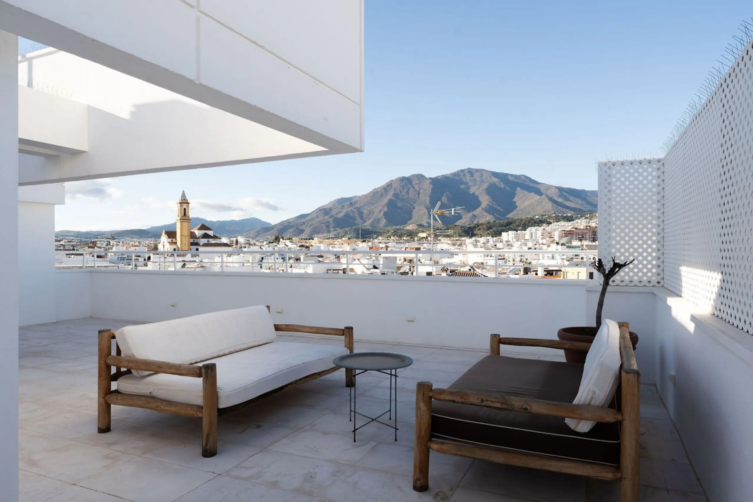 A very special penthouse situated 2nd line to the beach right in the centre of Estepona. The penthouse and terraces occupy the whole of the 6th floor on this building making it one of a kind and very private. The good size living and dining room have acce