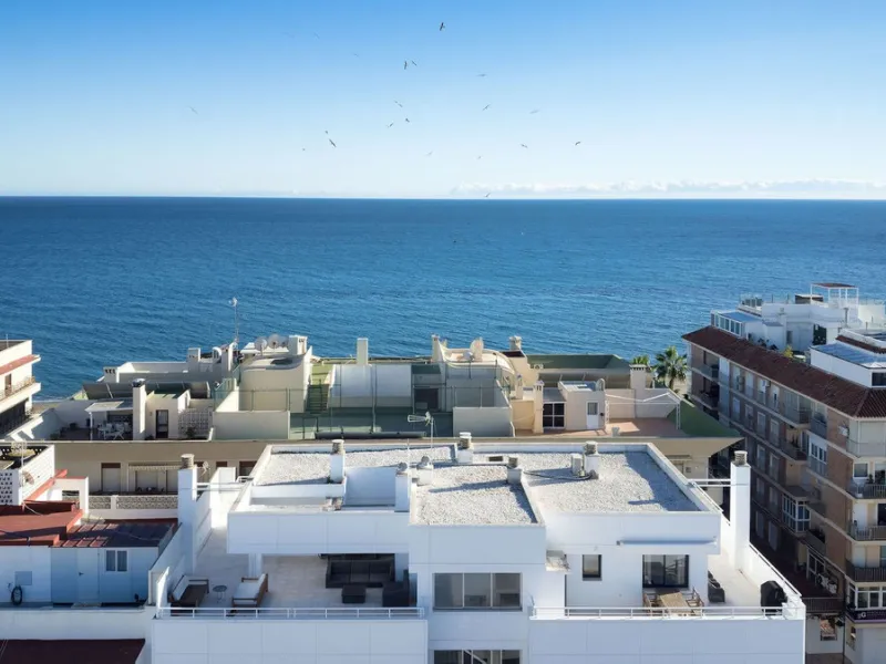 A very special penthouse situated 2nd line to the beach right in the centre of Estepona. The penthouse and terraces occupy the whole of the 6th floor on this building making it one of a kind and very private. The good size living and dining room have acce