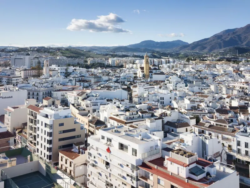 A very special penthouse situated 2nd line to the beach right in the centre of Estepona. The penthouse and terraces occupy the whole of the 6th floor on this building making it one of a kind and very private. The good size living and dining room have acce