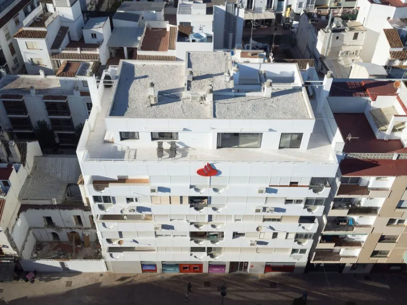 A very special penthouse situated 2nd line to the beach right in the centre of Estepona. The penthouse and terraces occupy the whole of the 6th floor on this building making it one of a kind and very private. The good size living and dining room have acce