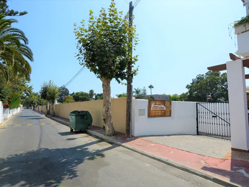 Commercial - Car Park в продаже в Marbella, Málaga. Площадь дома 2047 м²