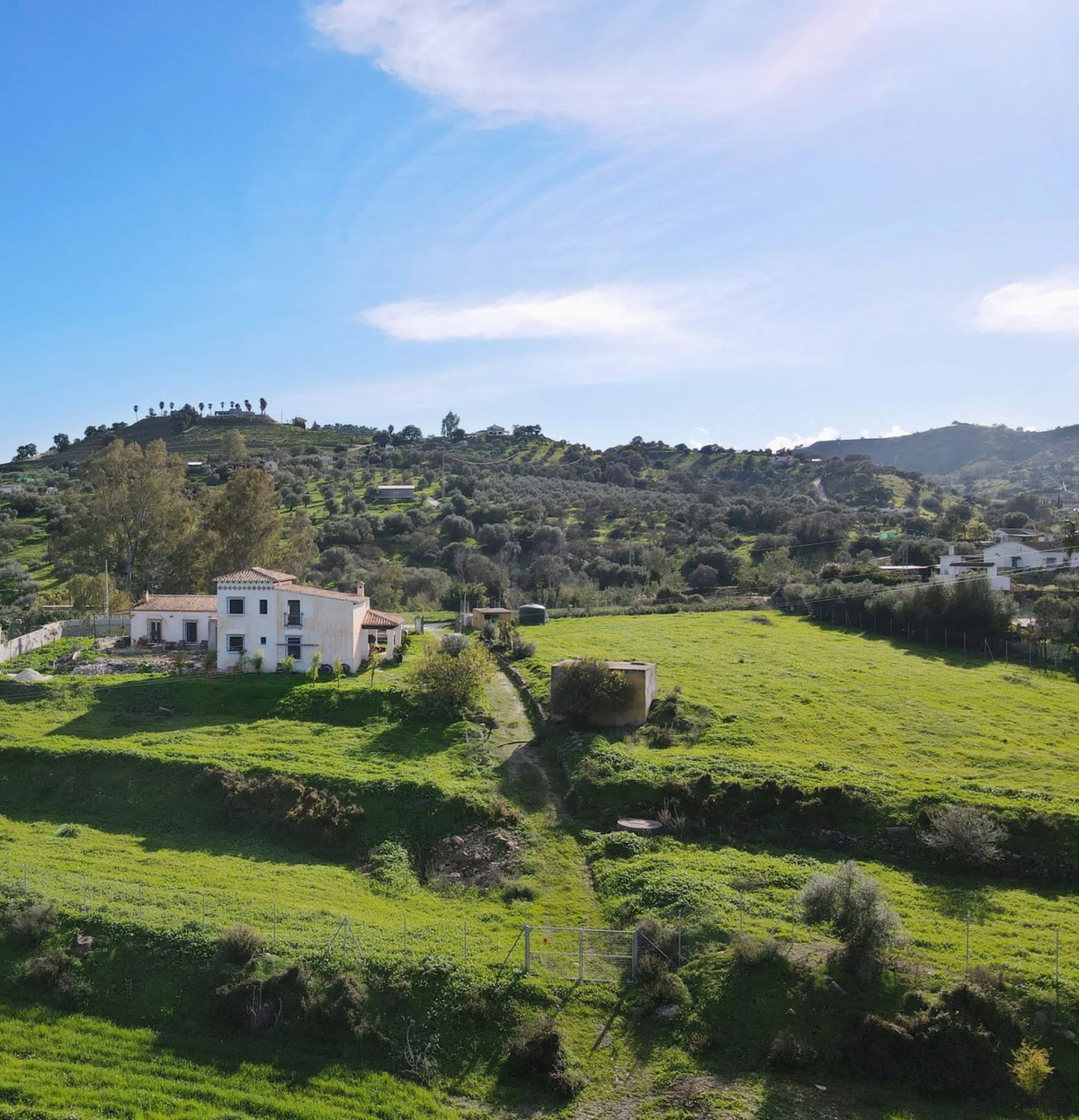 House - Finca - Cortijo в продаже в Coín, Málaga. В доме 5 спален и 5 ванных комнат. Площадь дома 360 м². Площадь участка 40000 м²