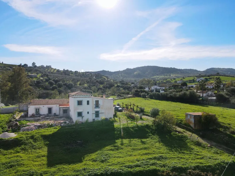House - Finca - Cortijo в продаже в Coín, Málaga. В доме 5 спален и 5 ванных комнат. Площадь дома 360 м². Площадь участка 40000 м²