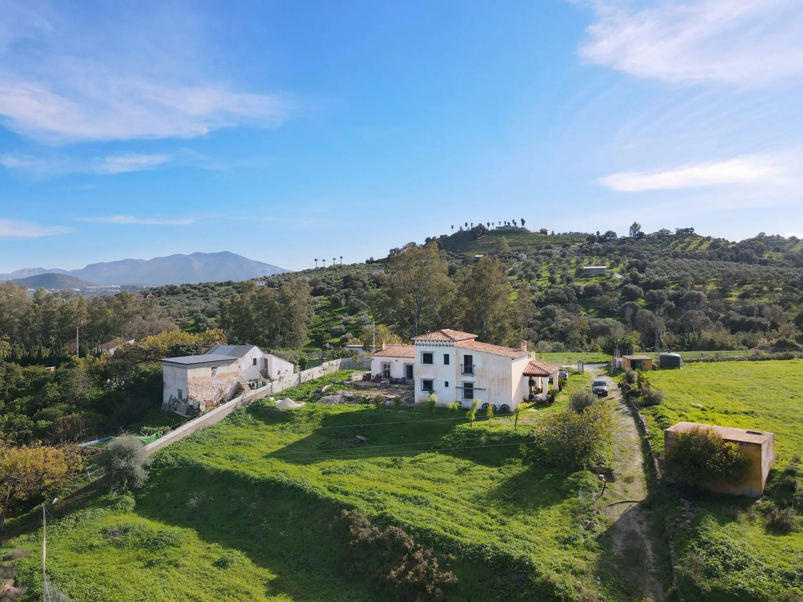 House - Finca - Cortijo в продаже в Coín, Málaga. В доме 5 спален и 5 ванных комнат. Площадь дома 360 м². Площадь участка 40000 м²