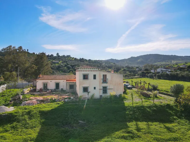 House - Finca - Cortijo в продаже в Coín, Málaga. В доме 5 спален и 5 ванных комнат. Площадь дома 360 м². Площадь участка 40000 м²
