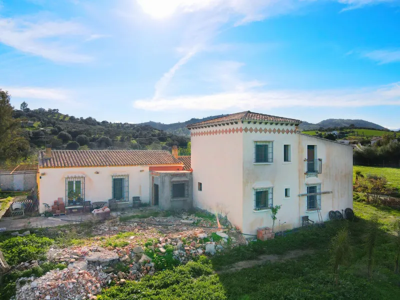 House - Finca - Cortijo в продаже в Coín, Málaga. В доме 5 спален и 5 ванных комнат. Площадь дома 360 м². Площадь участка 40000 м²