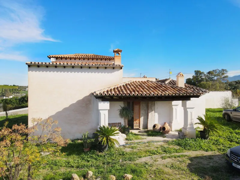 House - Finca - Cortijo в продаже в Coín, Málaga. В доме 5 спален и 5 ванных комнат. Площадь дома 360 м². Площадь участка 40000 м²