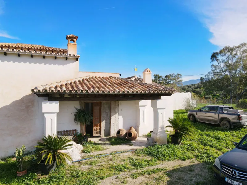 House - Finca - Cortijo в продаже в Coín, Málaga. В доме 5 спален и 5 ванных комнат. Площадь дома 360 м². Площадь участка 40000 м²