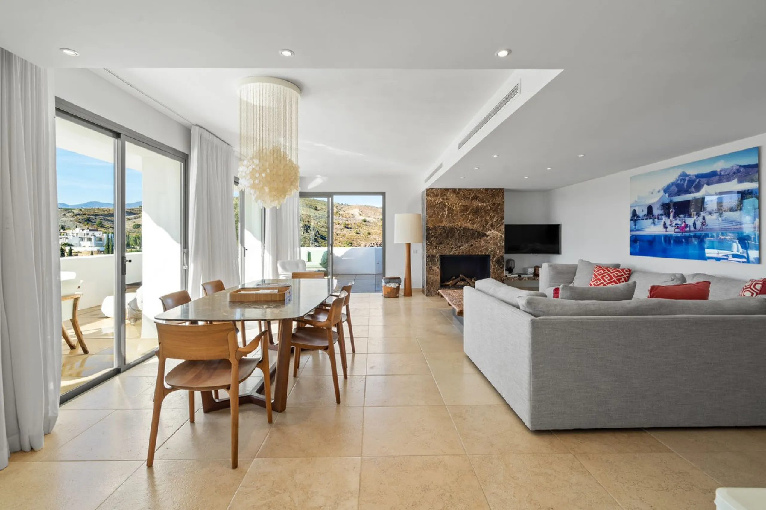 Experience luxury living in this stunning penthouse located in the exclusive complex of Los Flamingos Golf, Tee 5.