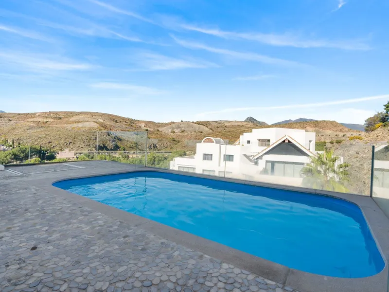 Experience luxury living in this stunning penthouse located in the exclusive complex of Los Flamingos Golf, Tee 5.
