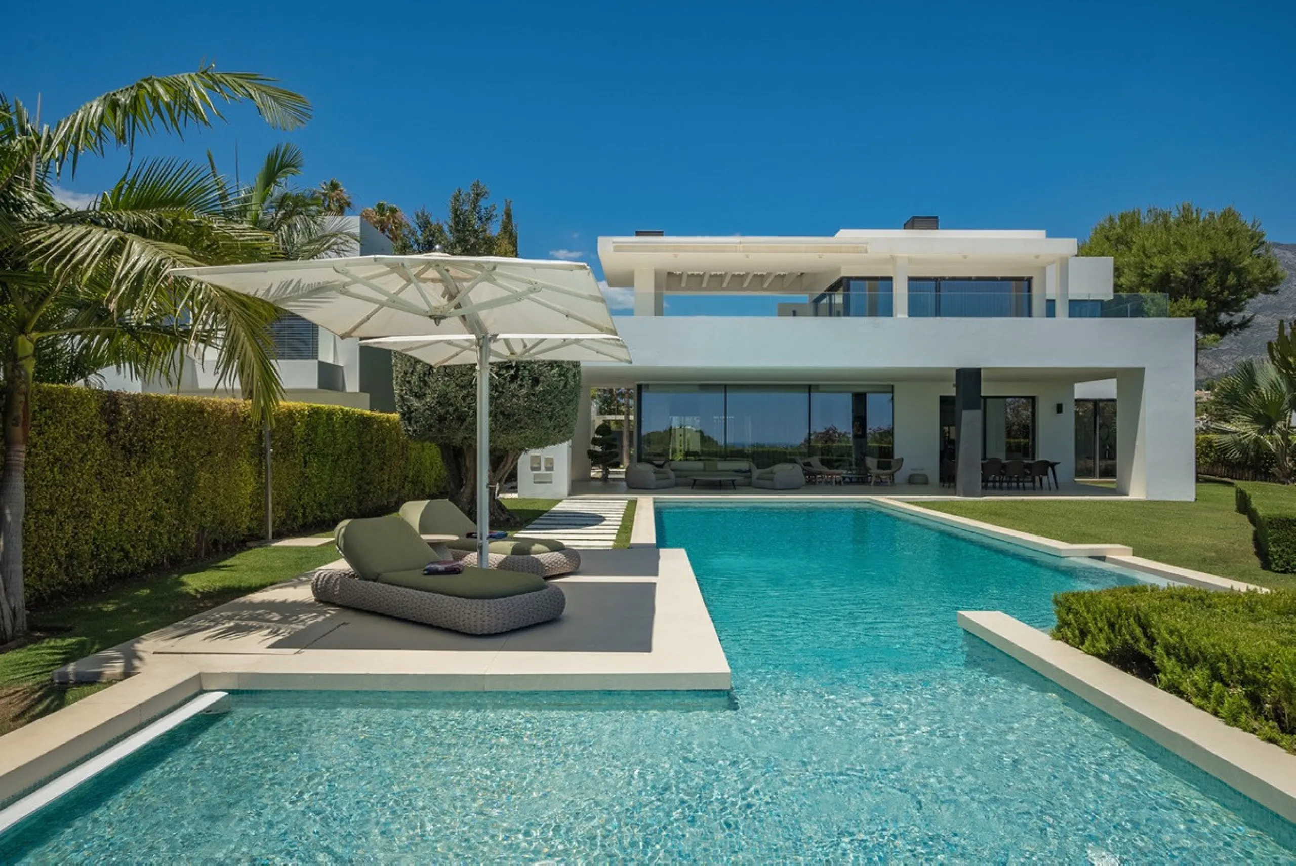 This exceptional villa is nestled within an exclusive gated community in Marbella's prestigious Golden Mile. Set on a generous south-facing plot, the property is bathed in natural sunlight and enjoys breathtaking panoramic sea views from both floors, crea