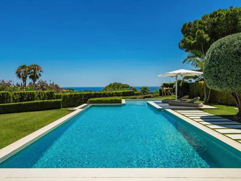 This exceptional villa is nestled within an exclusive gated community in Marbella's prestigious Golden Mile. Set on a generous south-facing plot, the property is bathed in natural sunlight and enjoys breathtaking panoramic sea views from both floors, crea