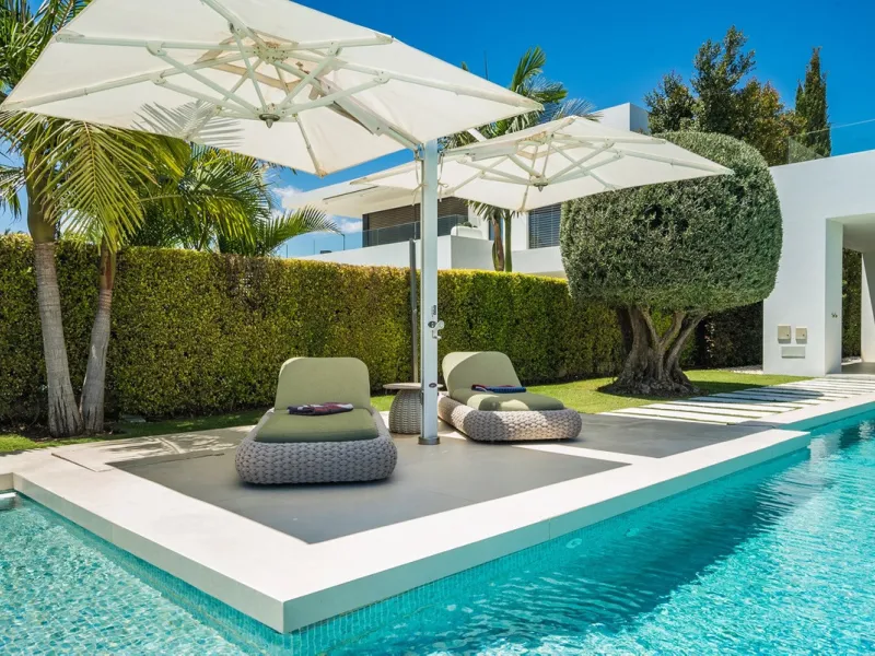 This exceptional villa is nestled within an exclusive gated community in Marbella's prestigious Golden Mile. Set on a generous south-facing plot, the property is bathed in natural sunlight and enjoys breathtaking panoramic sea views from both floors, crea
