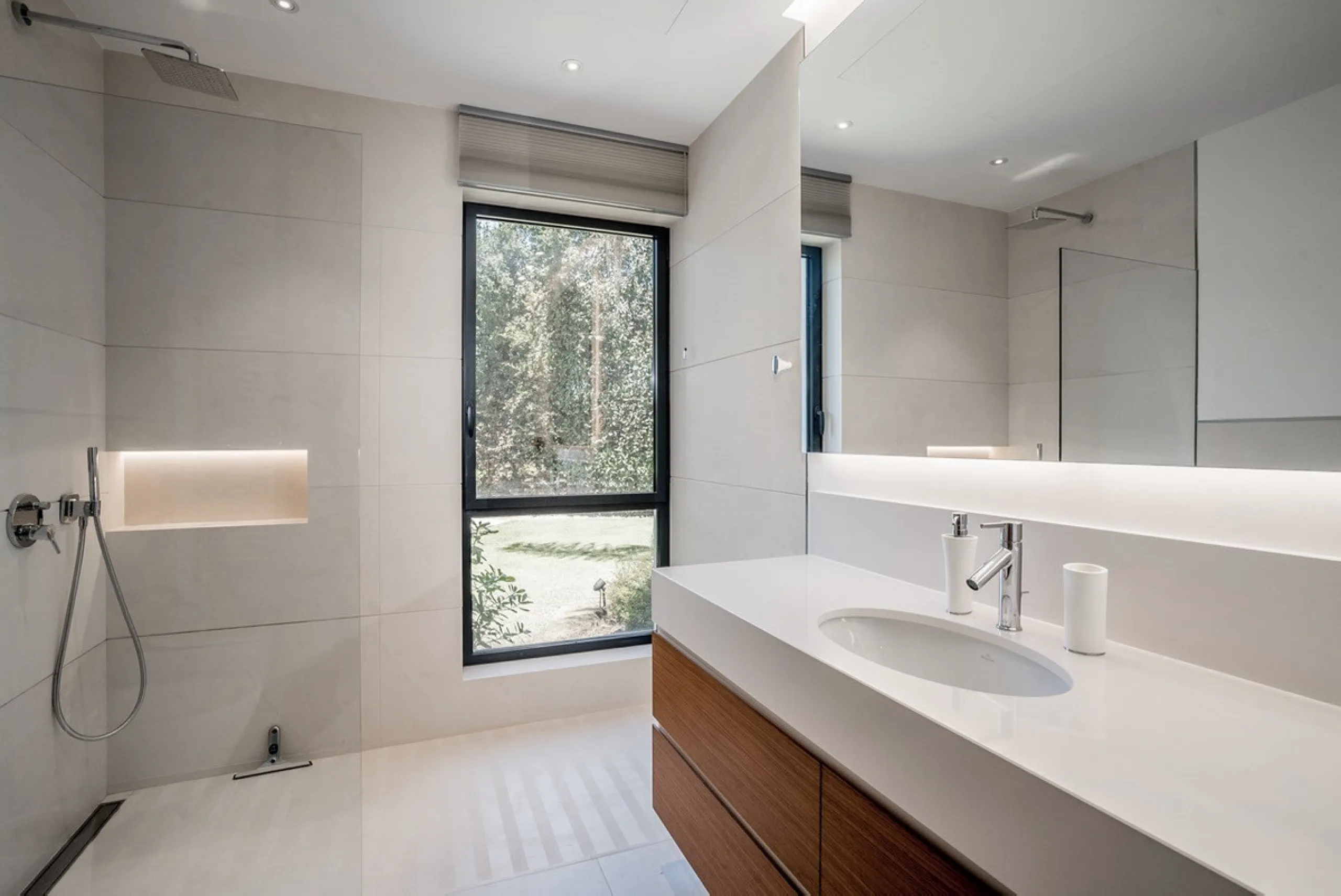 This exceptional villa is nestled within an exclusive gated community in Marbella's prestigious Golden Mile. Set on a generous south-facing plot, the property is bathed in natural sunlight and enjoys breathtaking panoramic sea views from both floors, crea