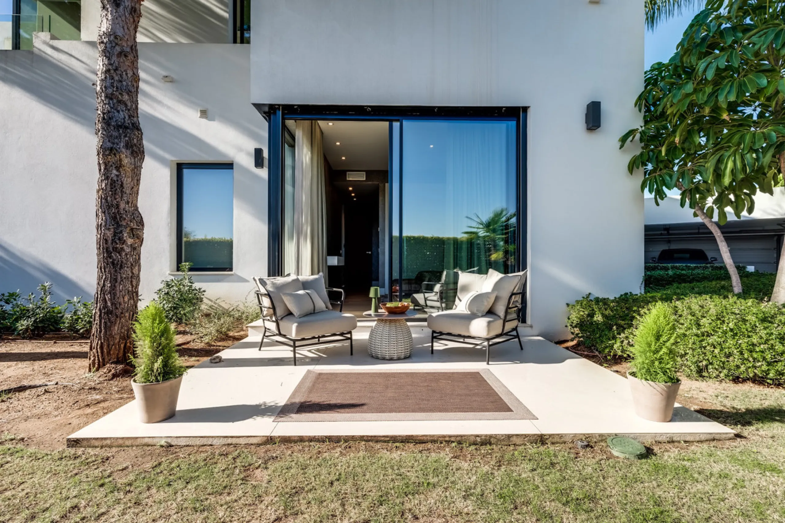 This exceptional villa is nestled within an exclusive gated community in Marbella's prestigious Golden Mile. Set on a generous south-facing plot, the property is bathed in natural sunlight and enjoys breathtaking panoramic sea views from both floors, crea