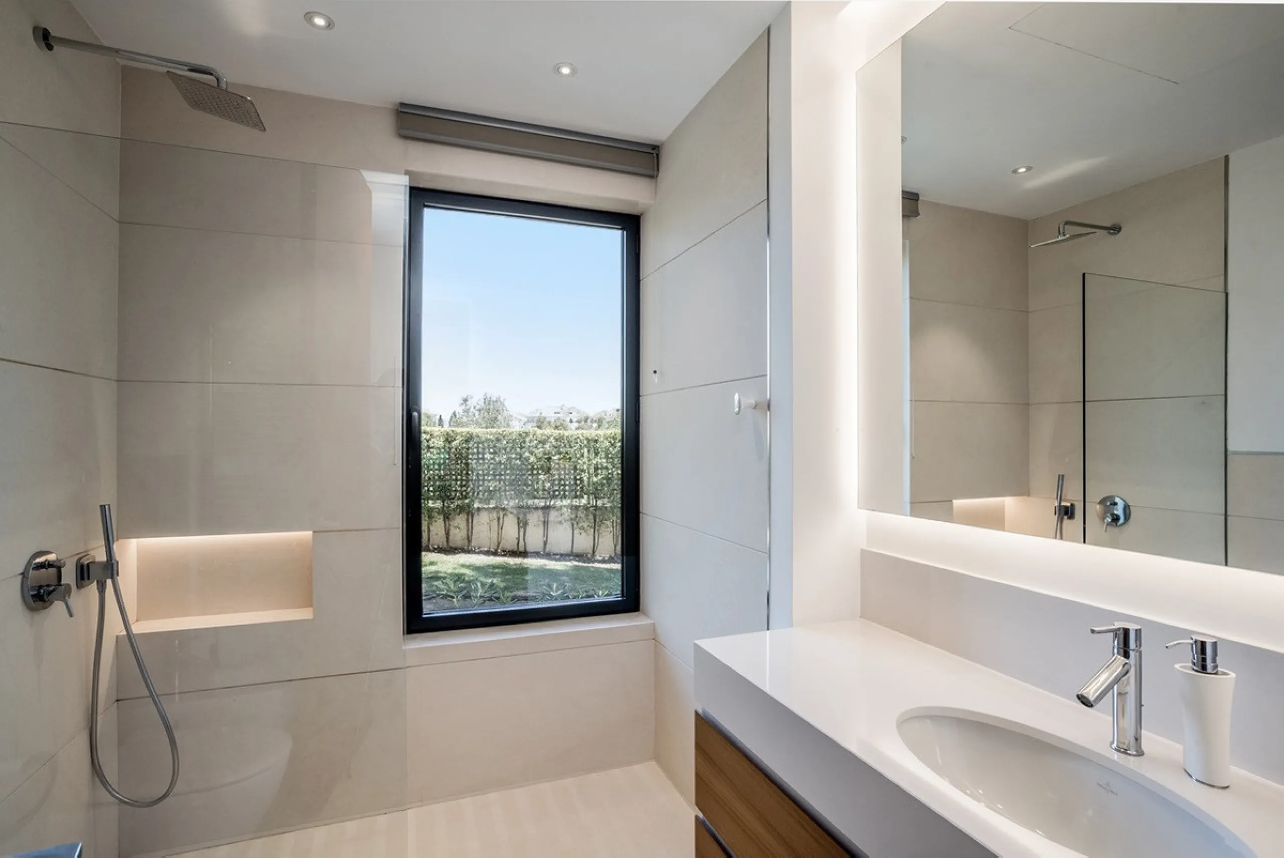 This exceptional villa is nestled within an exclusive gated community in Marbella's prestigious Golden Mile. Set on a generous south-facing plot, the property is bathed in natural sunlight and enjoys breathtaking panoramic sea views from both floors, crea