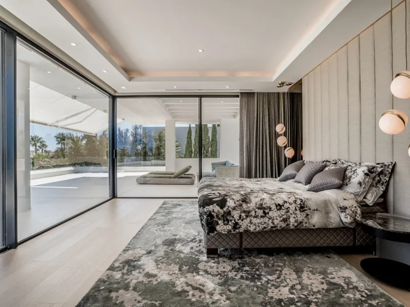 This exceptional villa is nestled within an exclusive gated community in Marbella's prestigious Golden Mile. Set on a generous south-facing plot, the property is bathed in natural sunlight and enjoys breathtaking panoramic sea views from both floors, crea