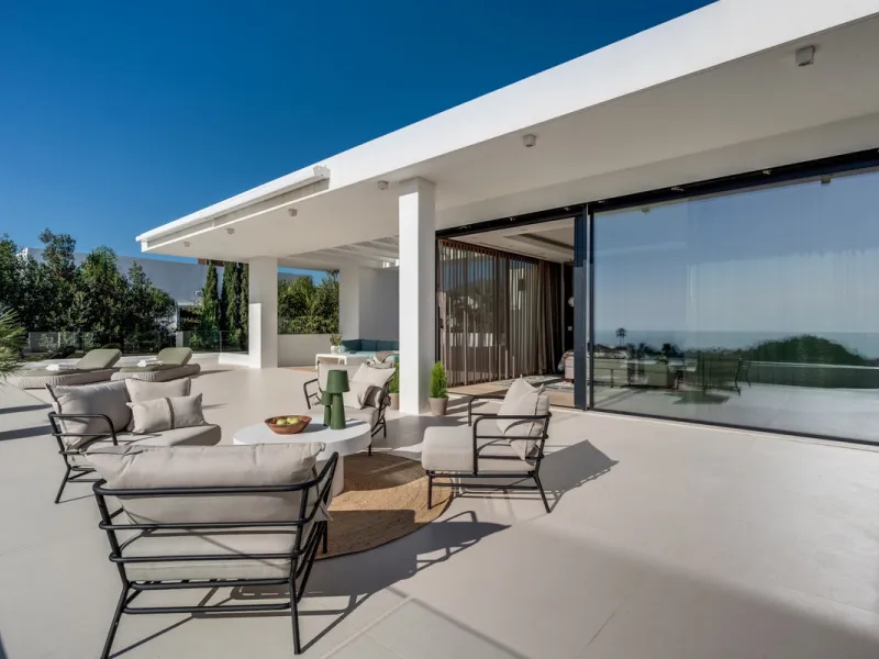 This exceptional villa is nestled within an exclusive gated community in Marbella's prestigious Golden Mile. Set on a generous south-facing plot, the property is bathed in natural sunlight and enjoys breathtaking panoramic sea views from both floors, crea