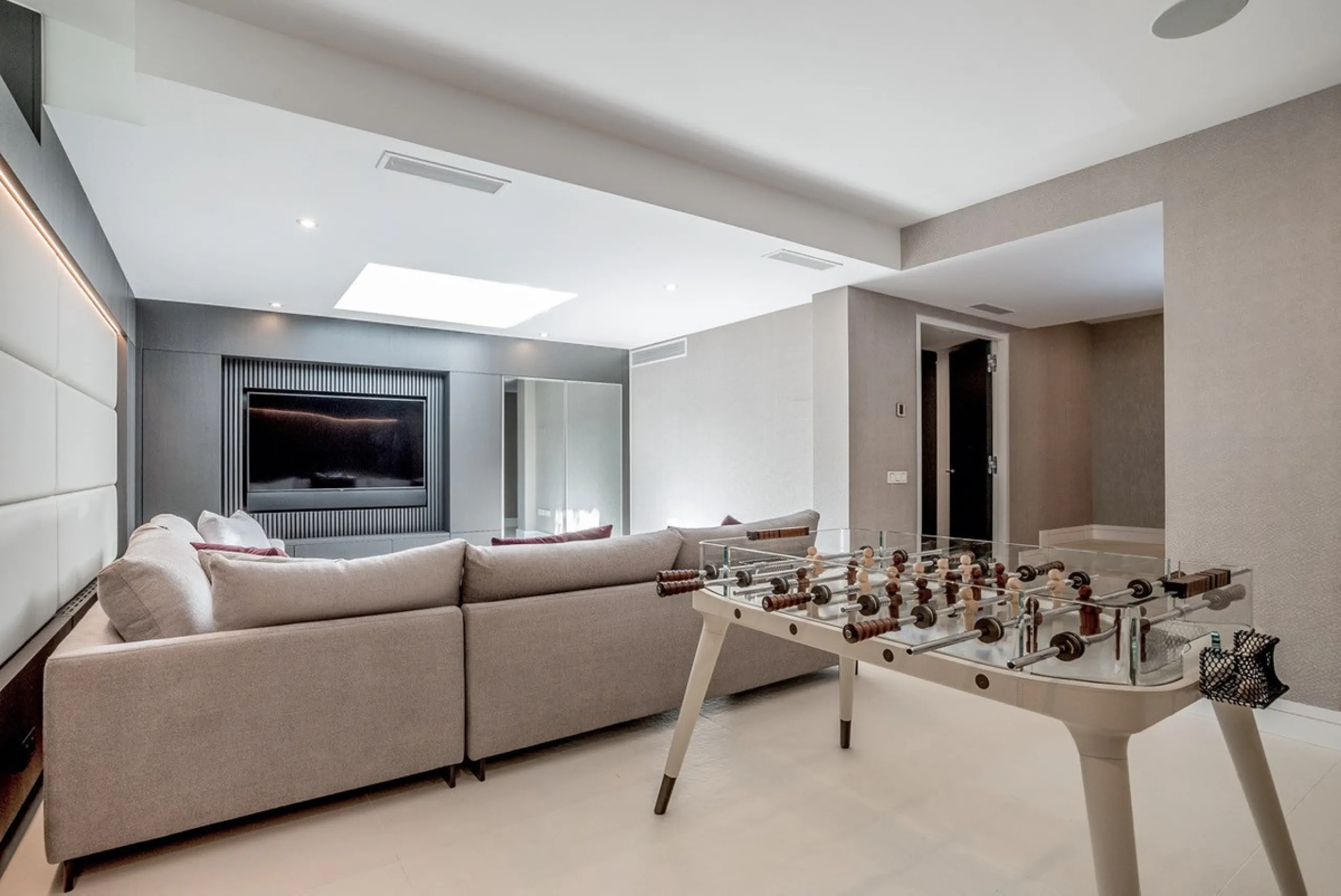 This exceptional villa is nestled within an exclusive gated community in Marbella's prestigious Golden Mile. Set on a generous south-facing plot, the property is bathed in natural sunlight and enjoys breathtaking panoramic sea views from both floors, crea